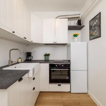 Hana Modern Near The شقة تْسْغيكفانِتْسا