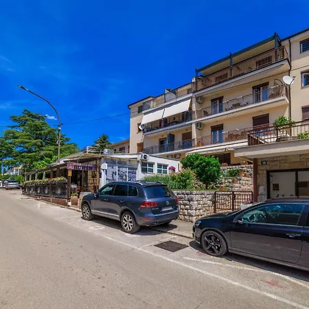 Hana Modern Near The شقة تْسْغيكفانِتْسا